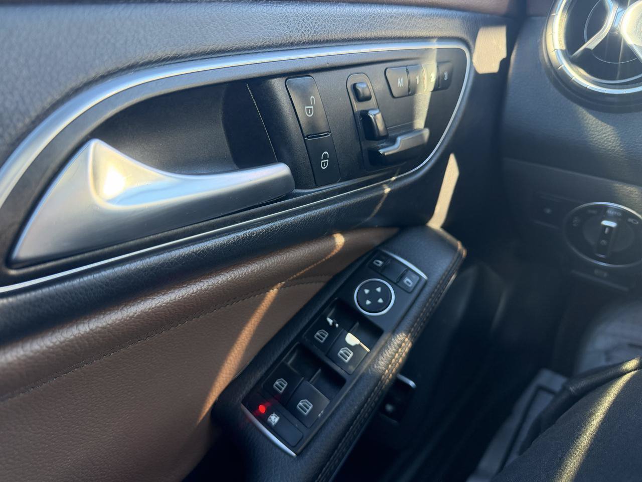 Used 2015 Mercedes-Benz CLA 250 4MATIC image 28