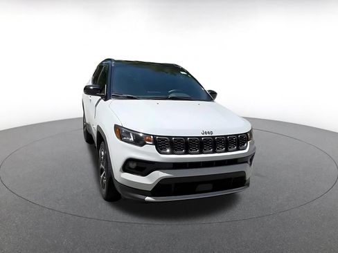 Used 2025 Jeep Compass Limited AWD/4WD image 3
