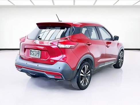Used 2020 Nissan Kicks SR w/ SR Premium Package FWD image 4