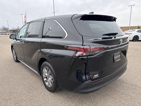Certified 2024 Toyota Sienna XLE image 9