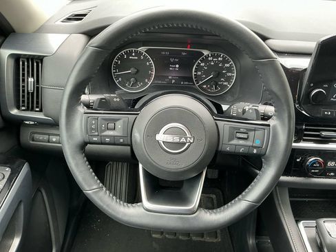 Used 2024 Nissan Pathfinder SL AWD/4WD image 19
