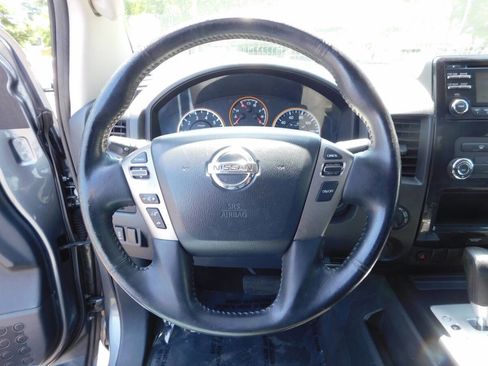 Used 2013 Nissan Titan SV w/ SV Value Truck Pkg image 9