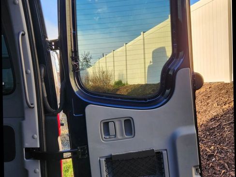 Used 2016 Mercedes-Benz Sprinter 2500 image 25