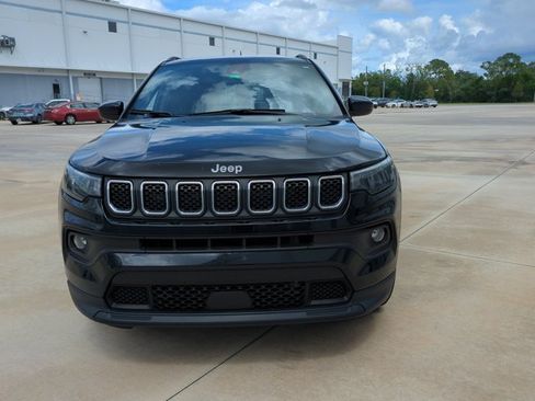 Used 2024 Jeep Compass Latitude AWD/4WD image 2