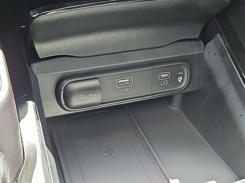 Used 2024 Kia Telluride EX w/ EX Captain's Chair Package AWD/4WD image 24