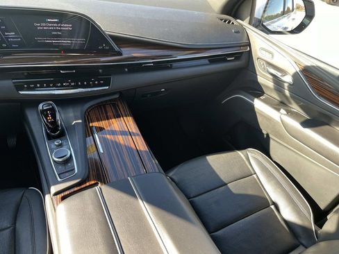 Used 2021 Cadillac Escalade Premium Luxury w/ Performance Package image 15