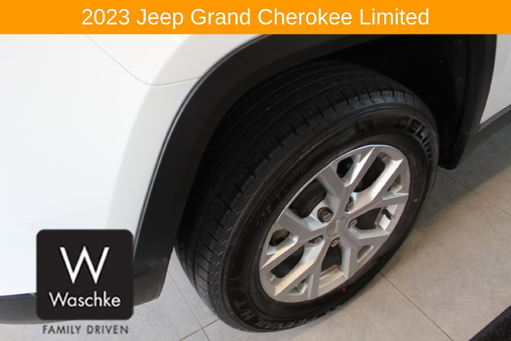 Used 2023 Jeep Grand Cherokee Limited w/ Trailer Tow Prep Group (B) AWD/4WD image 14