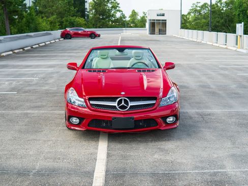 Used 2011 Mercedes-Benz SL 550 image 2