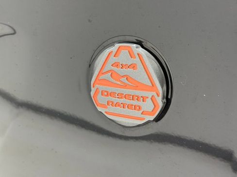 Used 2025 Jeep Gladiator Mojave w/ Convenience Group image 8