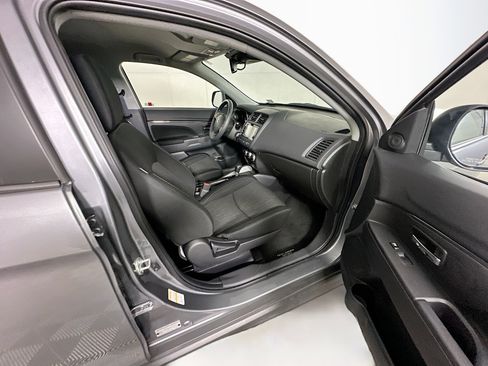 Used 2025 Mitsubishi Outlander Sport S image 29