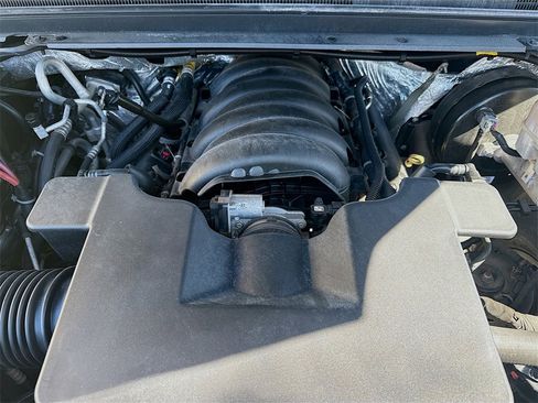 Used 2018 Chevrolet Suburban LT image 32