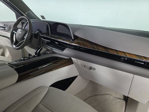 Used 2022 Cadillac Escalade Premium Luxury Platinum AWD/4WD image 44