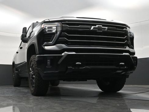 Used 2025 Chevrolet Silverado 2500 High Country w/ High Country Premium Package AWD/4WD image 26
