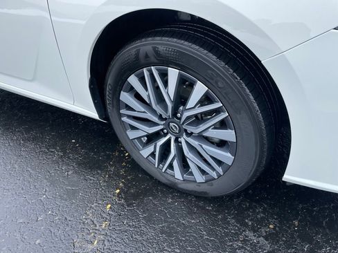 Used 2025 Nissan Altima 2.5 SV image 3