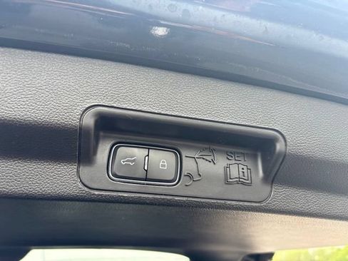 Used 2020 Ford Explorer Limited AWD/4WD image 12