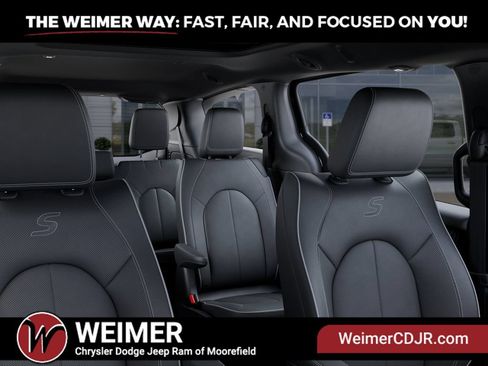 New 2027 Chrysler Pacifica Limited w/ Trailer Tow Group AWD/4WD image 26