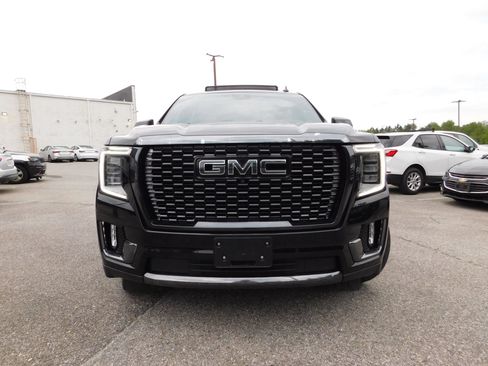 Used 2023 GMC Yukon XL Denali Ultimate AWD/4WD image 3