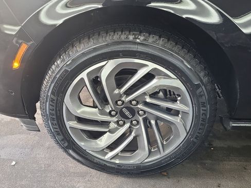 Used 2025 Lincoln Navigator Reserve AWD/4WD image 3