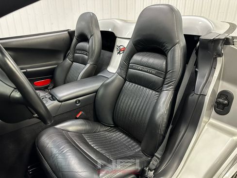 Used 2004 Chevrolet Corvette Convertible 2D w/ Preferred Equipment Group image 34