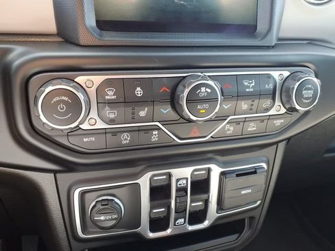 Used 2023 Jeep Wrangler Unlimited Sahara AWD/4WD image 27