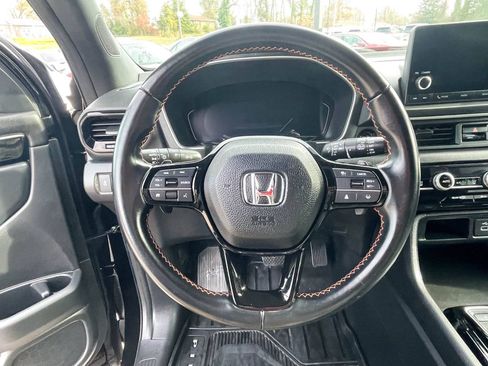 Used 2023 Honda Pilot Sport image 11