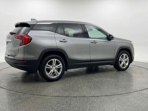 Used 2024 GMC Terrain SLE image 9