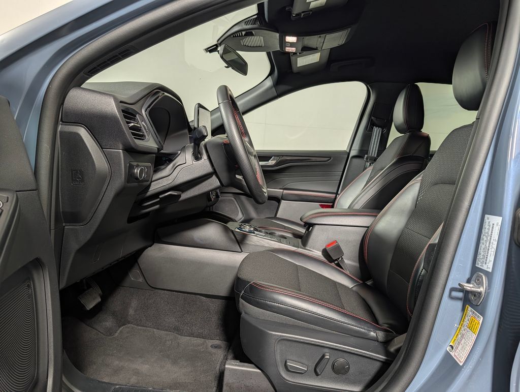 Certified 2025 Ford Escape ST-Line FWD image 10