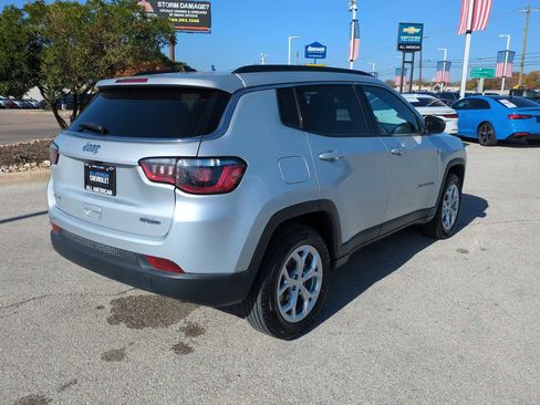 Used 2024 Jeep Compass Latitude image 8