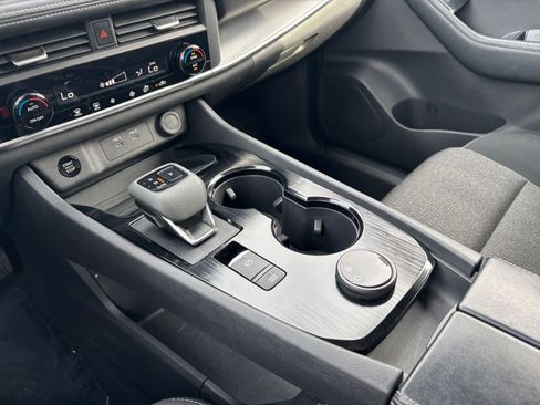 Used 2025 Nissan Rogue SV image 42