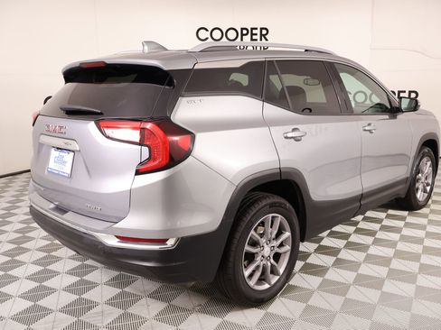 Used 2024 GMC Terrain SLT image 20