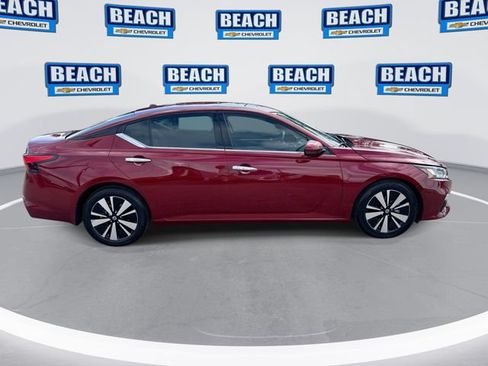 Used 2021 Nissan Altima 2.5 SL FWD image 9
