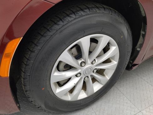Used 2017 Chrysler Pacifica Touring-L FWD image 31