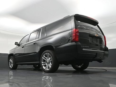 Used 2020 Chevrolet Suburban Premier w/ Premier Plus Edition RWD image 26