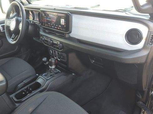 Used 2025 Jeep Wrangler Unlimited Sport AWD/4WD image 26