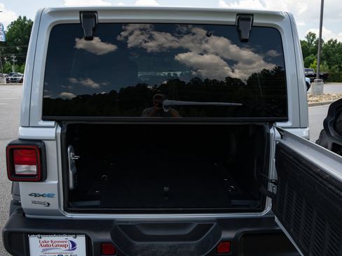 Used 2023 Jeep Wrangler Unlimited w/ Sun & Screen Package AWD/4WD image 9