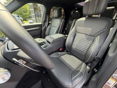 Used 2024 Land Rover Discovery Dynamic SE AWD/4WD image 15