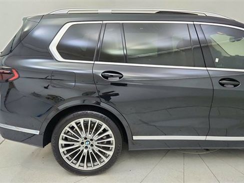Used 2025 BMW X7 xDrive40i w/ Executive Package image 12