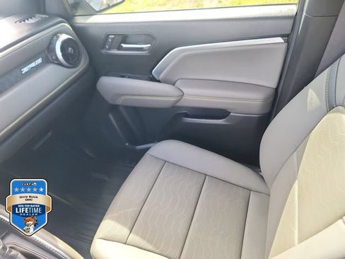 Certified 2024 Chevrolet Colorado ZR2 w/ ZR2 Convenience Package III AWD/4WD image 13