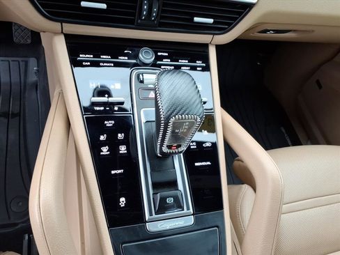 Used 2021 Porsche Cayenne image 19
