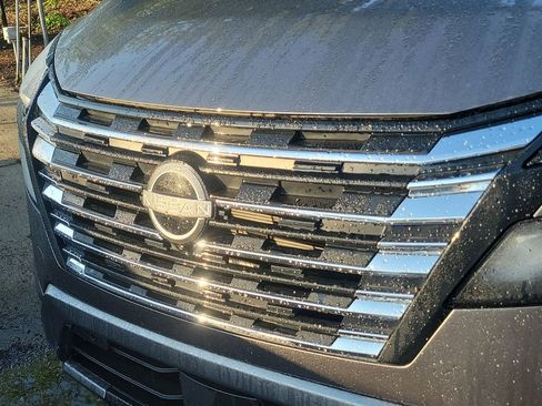 Used 2024 Nissan Rogue SL w/ SL Premium Package image 5