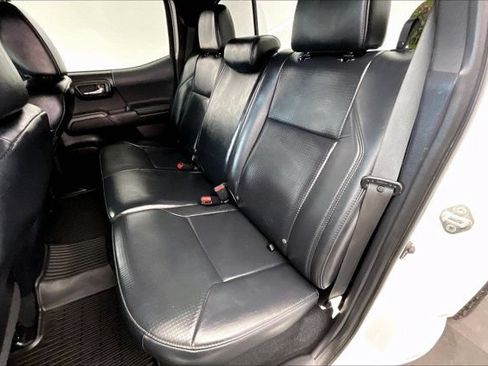 Used 2019 Toyota Tacoma TRD Off-Road w/ TRD Premium Off Road Package AWD/4WD image 20