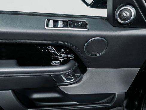 Used 2020 Land Rover Range Rover HSE image 12