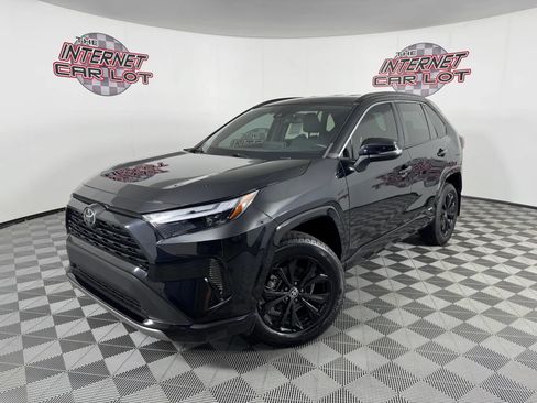 Used 2022 Toyota RAV4 SE AWD/4WD image 1