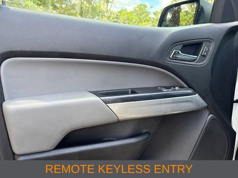 Used 2020 Chevrolet Colorado LT w/ Safety Package RWD image 3