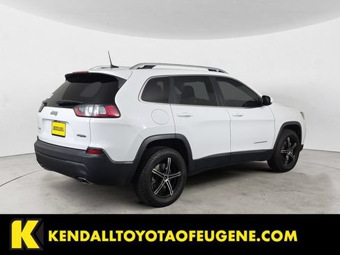 Used 2019 Jeep Cherokee Latitude Plus AWD/4WD image 5