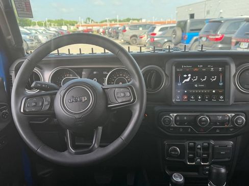 Used 2023 Jeep Gladiator Sport AWD/4WD image 22