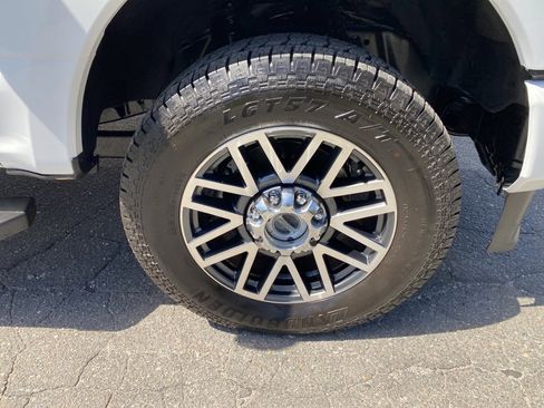 Used 2021 Ford F250 Lariat w/ Chrome Package image 9