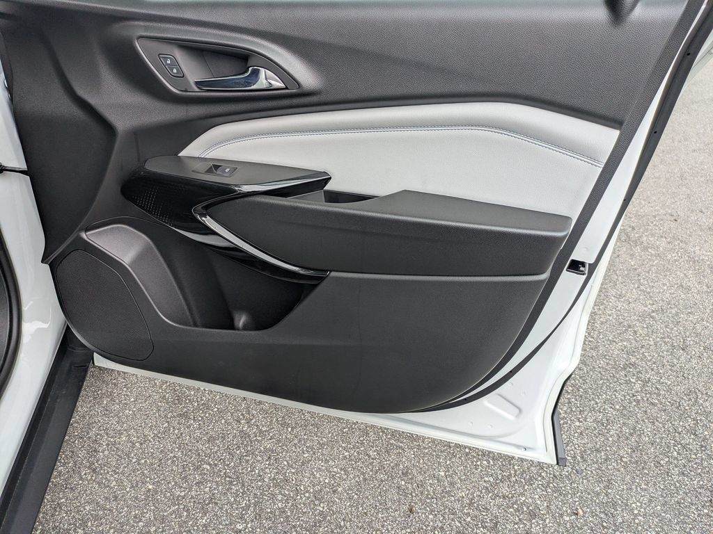 New 2026 Chevrolet Trax LT w/ Driver Confidence Package FWD image 31