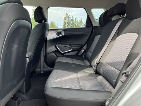 Used 2025 Kia Soul LX w/ LX Technology Package image 23