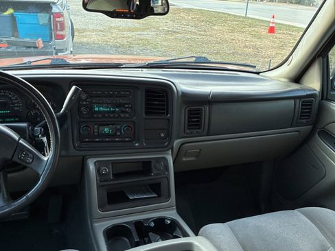Used 2005 Chevrolet Avalanche LS w/ Sun And Sound Package image 13